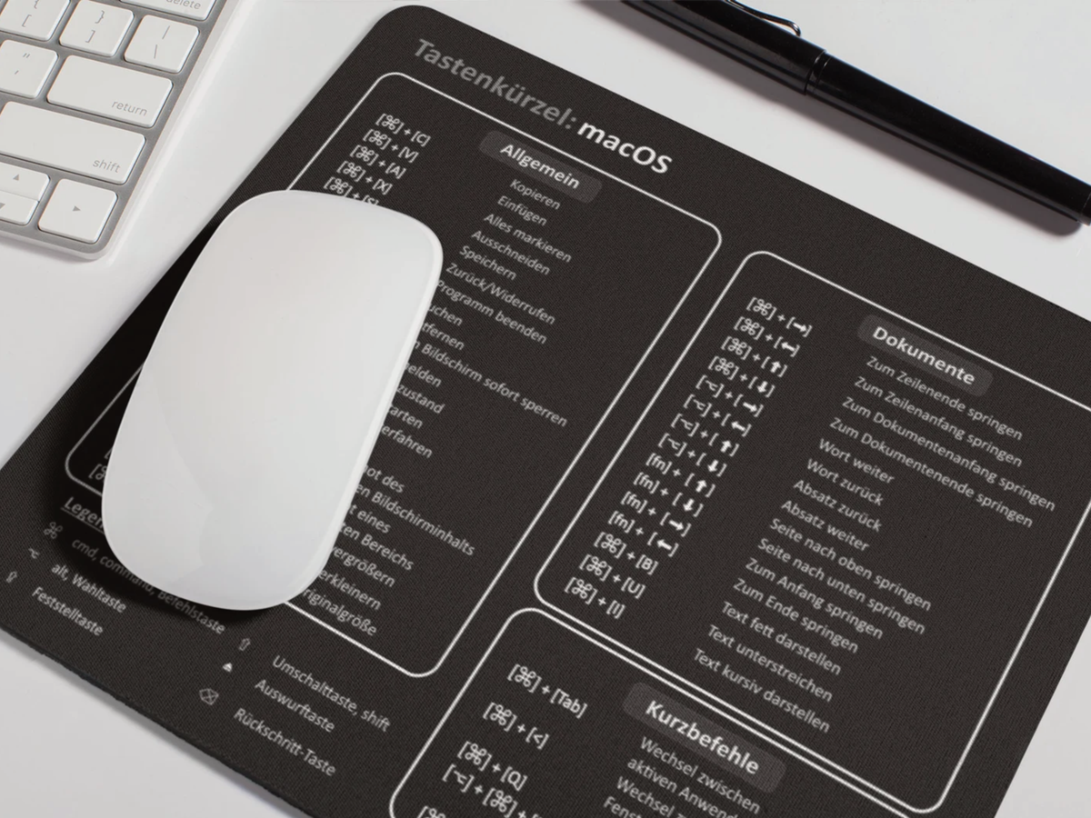 Schwarzes Mouspad mit Tastenkürzeln für MacOS auf deutsch.