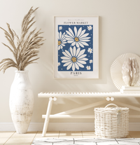 Das blaue Küchenposter ist ein fiktives Bild des Blumenmarktes in Paris.