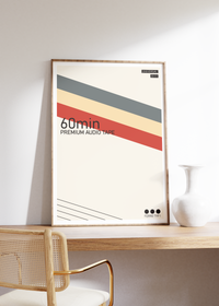 Das Poster zeigt dir eine vintage Gestaltung einer Kompaktkassette mit den typischen retro Farben der 80er und 90er Jahre.