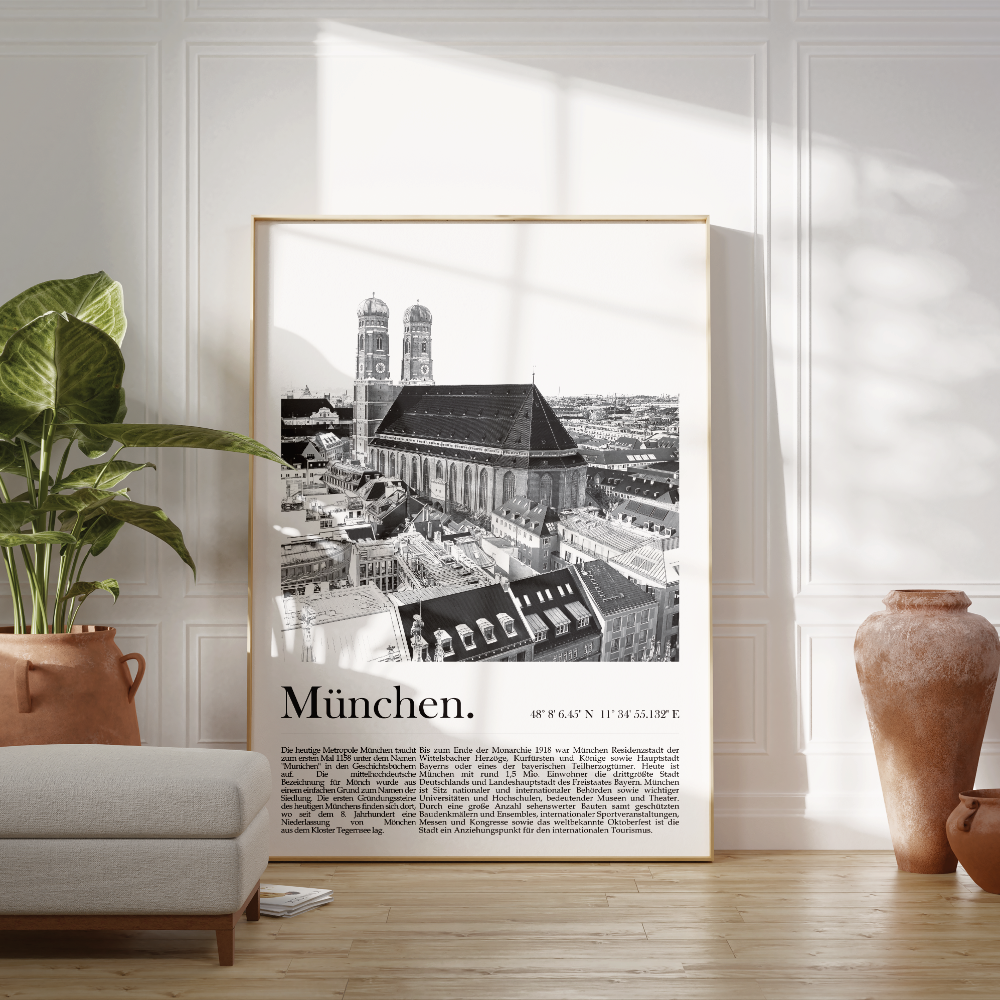 Das Bild zeigt ein Poster von der Münchener Marienkirche in schwarz und weiß.