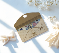 Liebevoll gestaltete Holzkarte zum Geburtstag, personalisierbare Gravur & Geldfach – charmantes Erinnerungsstück und stilvolle Verpackung für Geldgeschenke.