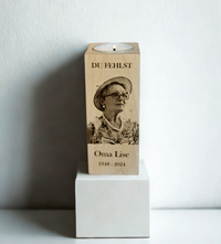 Personalisierter Teelichthalter aus Holz mit Foto & Gravur – einzigartiges Trauergeschenk zur Erinnerung an geliebte Menschen. Mit Namen, Datum & Spruch individuell gestaltbar.