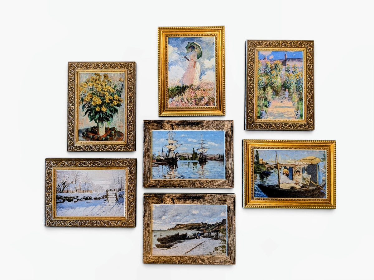 Rechteckiger Holz-Kühlschrankmagnet (8x6 cm) aus Birkensperrholz mit einem gedruckten Gemälde von Claude Monet. Das Bild wird von einem spürbaren 1,6 mm 3D-Relief-Galerierahmen in Gold oder rustikalem Holz umschlossen.