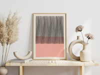 Das Poster zeigt eine abstrakte, geometrische Darstellung in Rosa und Schwarz mit beigem Hintergrund.