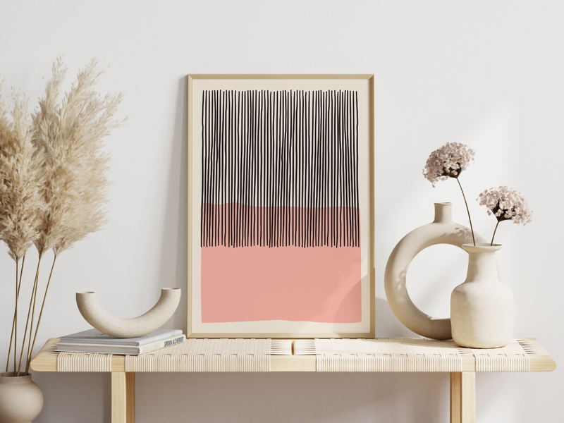 Das Poster zeigt eine abstrakte, geometrische Darstellung in Rosa und Schwarz mit beigem Hintergrund.