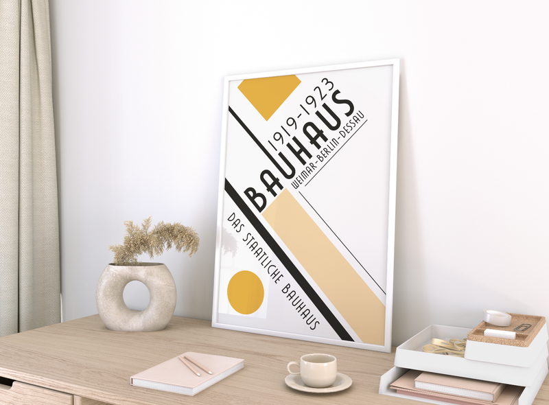 Dieses Bauhaus Poster zeigt dir unterschiedliche geometrische Formationen in Gelb und Schwarz. 