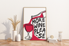 Das lustige Weinposter zeigt dir eine Flasche Rotwein, ein überlaufendes Glas und den Spruch " More Wine Please".