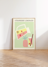 Das Poster für die Küche zeigt dir minimalistisch Darstellt eine Wasserkanne mit Erdbeerlimonade und ein Glas. 