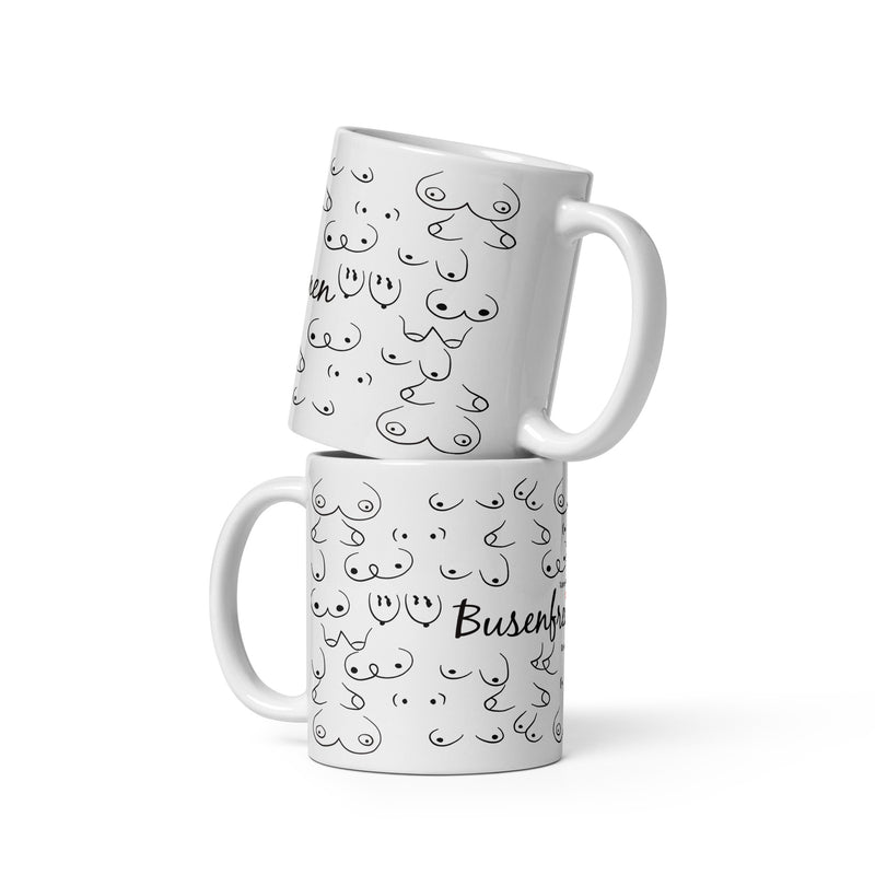 Die personalisierbare Tasse für deine beste Freundin zeigt unterschiedliche Formen von Brüsten und das Wort Busenfreundinnen. 