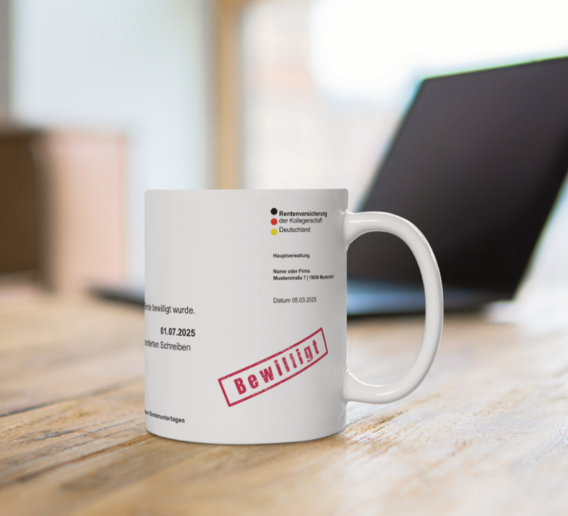 Personalisierte Rentenbescheid-Tasse – Individuell gestaltbar mit Namen, Datum und persönlichen Texten. Hochwertige Keramik, Panorama-Druck, spülmaschinenfest. Perfektes Geschenk zum Ruhestand!