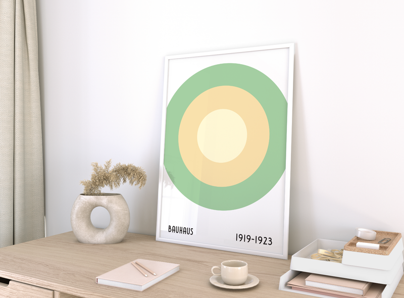 Dieses Bauhaus Poster zeigt dir drei Kreise in unterschiedlichen Farben. Das Poster ist einem Ausstellungsplakat von 1919 nachempfunden, ist so aber nie erschienen.