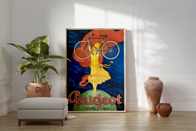 Bei dem Poster handelt es sich um den Nachdruck einer französischen Fahrrad-Werbung für Peugeot Fahrräder auf dem eine heroische Frau ein Fahrrad hält. 