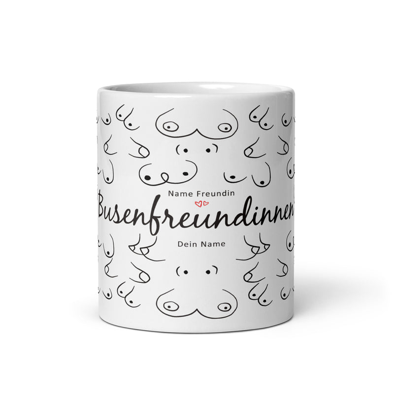 Die personalisierbare Tasse für deine beste Freundin zeigt unterschiedliche Formen von Brüsten und das Wort Busenfreundinnen. 