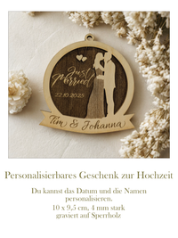 Personalisierter Holzanhänger "Just Married" mit Namen, Datum & Herzen – einzigartiges Hochzeitsgeschenk aus graviertem Sperrholz.