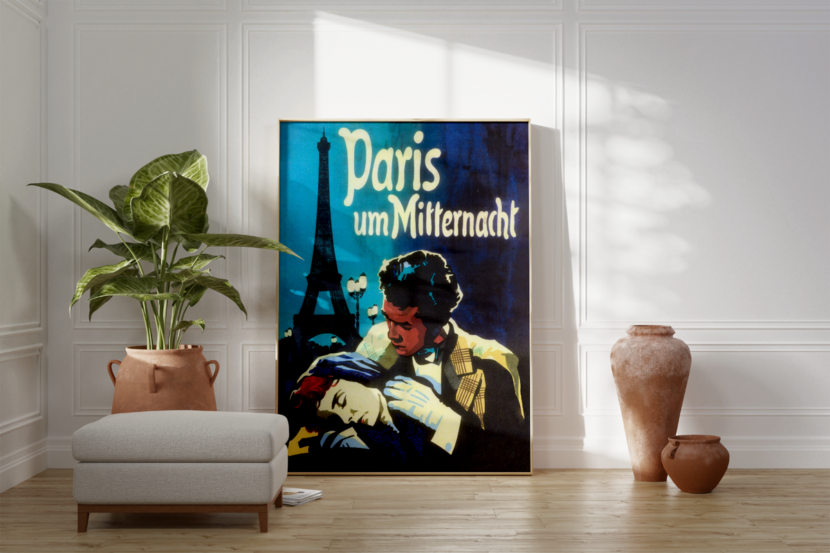 Bei dem Poster handelt es sich um den Nachdruck eines Filmplakates aus DDR zum französischen Film " Paris um Mitternacht". 