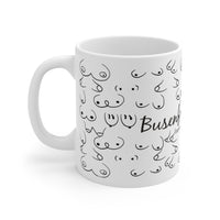 Die personalisierbare Tasse für deine beste Freundin zeigt unterschiedliche Formen von Brüsten und das Wort Busenfreundinnen.