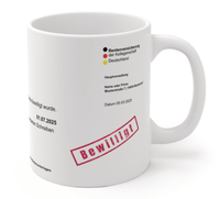Personalisierte Rentenbescheid-Tasse – Individuell gestaltbar mit Namen, Datum und persönlichen Texten. Hochwertige Keramik, Panorama-Druck, spülmaschinenfest. Perfektes Geschenk zum Ruhestand!