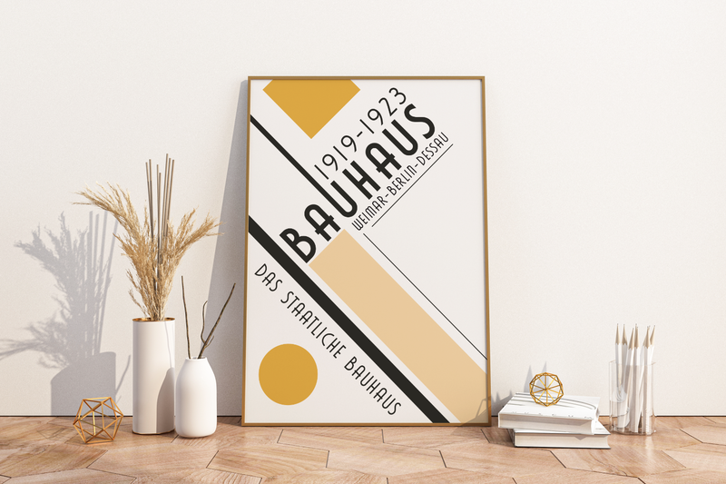 Dieses Bauhaus Poster zeigt dir unterschiedliche geometrische Formationen in Gelb und Schwarz. 