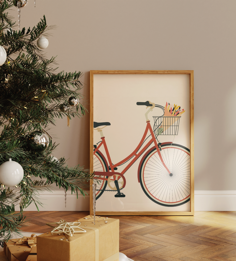 Vintage-inspiriertes Poster mit rotem Damenfahrrad auf beigem Hintergrund, wahlweise mit Blumenstrauß oder Weihnachtsbaum im Korb – minimalistisches Design als Wanddeko für Frühling oder Weihnachten.