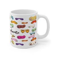 Die personalisierbare Tasse für deine beste Freundin zeigt unterschiedliche Formen von Brüsten und das Wort Busenfreundinnen. 