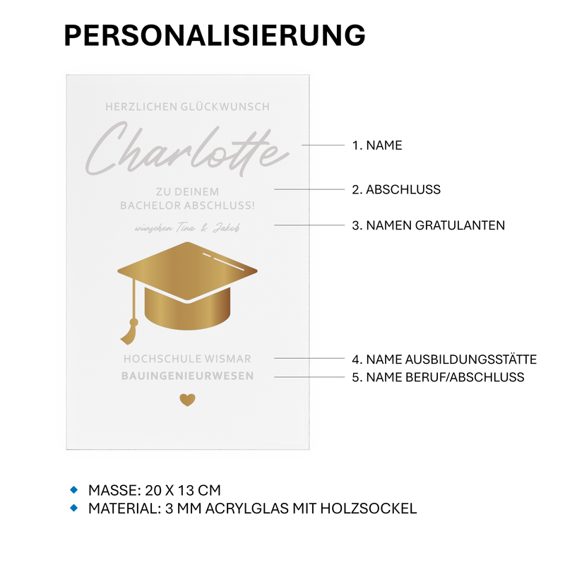 Transparenter Acrylglas-Aufsteller mit Holzsockel, personalisiert als Geschenk zum Abschluss. Zeigt goldene Doktorhut-Grafik, Namen, Studiengang und Hochschule in elegantem Design.