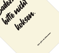Dieses witzige Badezimmer Poster in Beige und Schwarz mit dem Spruch "Im Badezimmer bitte nicht koksen."