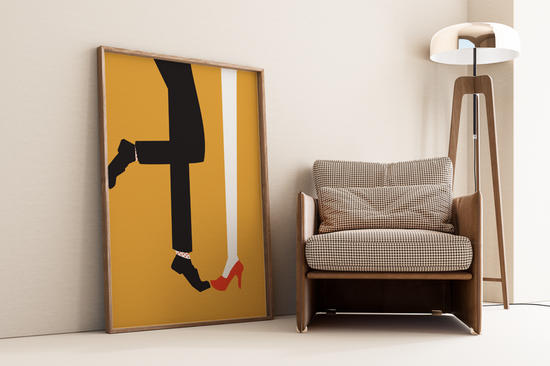 Das Poster im minimalistischen Stil zeigt dir Frauen- und Männerbeine eines Küssenden Paares. 