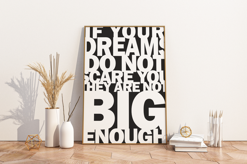 Das Poster zeigt den motivierenden Spruch " If your dreams do not scare you they are not big enough". 