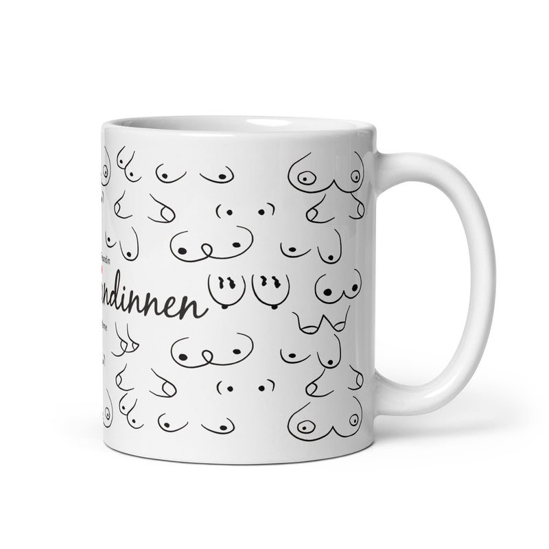 Die personalisierbare Tasse für deine beste Freundin zeigt unterschiedliche Formen von Brüsten und das Wort Busenfreundinnen. 