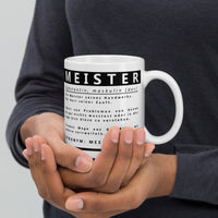 Diese Tasse mit der lustigen Definition des Wortes Malermeister mit abperlenden Schriftzug und Maler ist ideal für alle Malermeister.