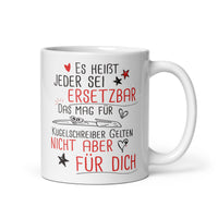 Diese Tasse mit dem lustigem Spruch " Es heißt jeder sei ersetzbar. Das gilt für Kugelschreiber, nicht aber für Dich" ist das perfekte Geschenk für eine liebgewonne Arbeitskollegin.