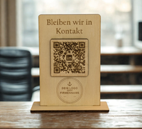 Social Media QR-Code Aufsteller aus Holz – Individuell für Instagram, TikTok, LinkedIn & mehr. Wunschtext & Logo/Firmennamen gravierbar. Hochwertige Theke-Deko inkl. Fuß. Jetzt personalisieren!