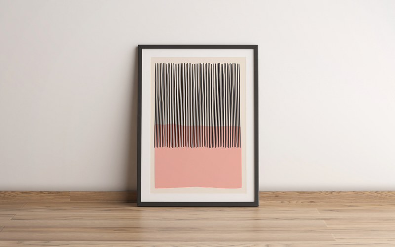 Das Poster zeigt eine abstrakte, geometrische Darstellung in Rosa und Schwarz mit beigem Hintergrund.