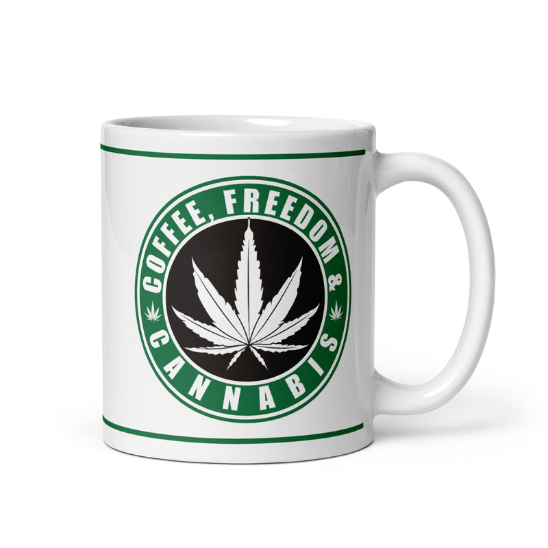 Diese lustige Tasse, angelehnt an eine große Kaffeehauskette, mit dem Spruch "Coffee, Freedom &amp; Cannabis" ist die perfekte Tasse für jeden der gerne mal einen raucht. 
