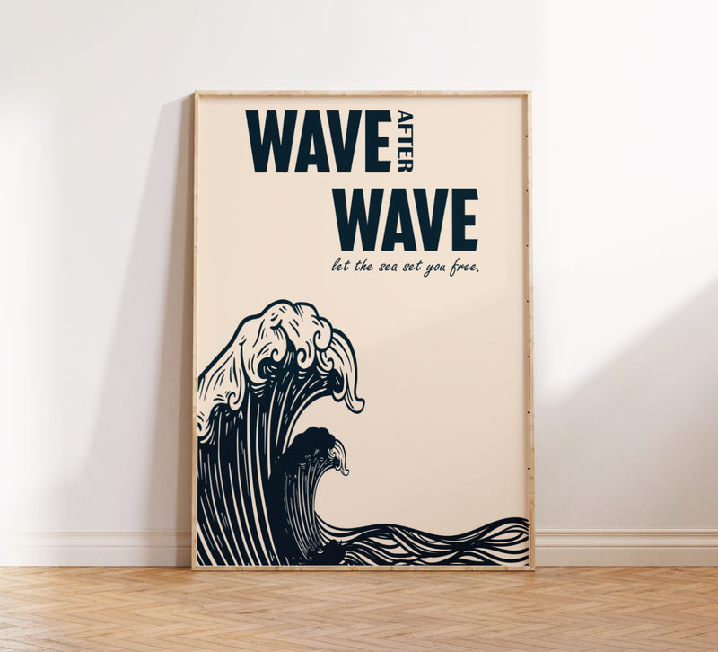 Surf Poster „Wave after Wave - Let the Sea Set You Free“ mit kraftvoller Welle in Beige-Blau oder Blau-Beige.