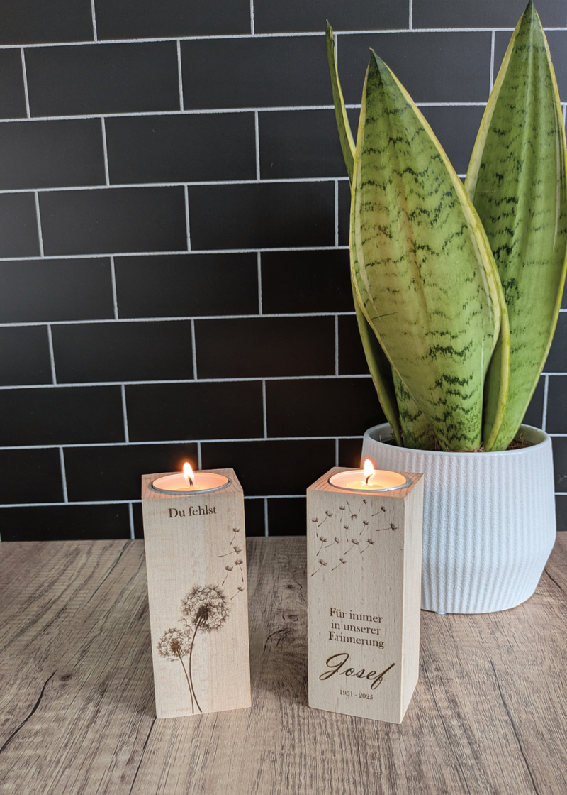 Diese wunderschönen, personalisierbaren Holz-Kerzenhalter für Teelichter sind die perfekte Möglichkeit, um Erinnerungen an geliebte Menschen zu bewahren. 