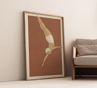 Retro Turmspringerin Poster Fineart-Druck auf 200 g/m² Premium-Papier, perfekte Vintage-Deko für Wohnzimmer & Badezimmer. Erhältlich in Grün, Rot & Beige, verschiedene Größen & Sonderformen verfügbar.