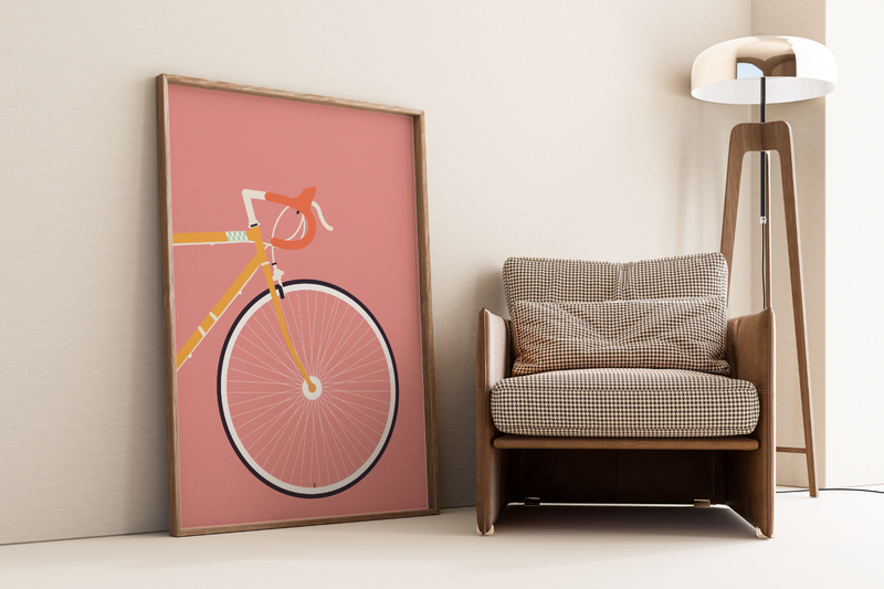 Dieses Poster im minimalistischen Stil zeigt ein oranges Rennrad auf grünem Hintergrund. 