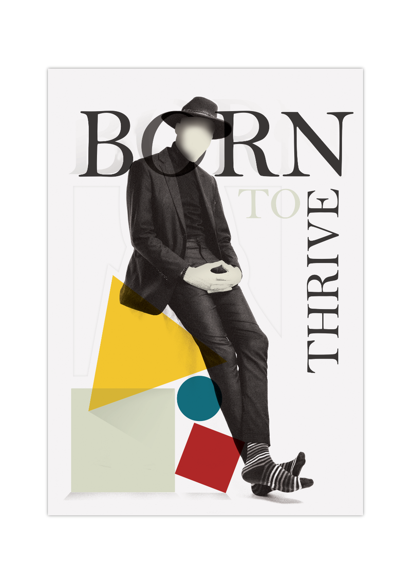 Das Fashion-Poster zeigt einen Mann im Anzug und mit Hut, sitzend auf verschiedenen geometrischen Formen.