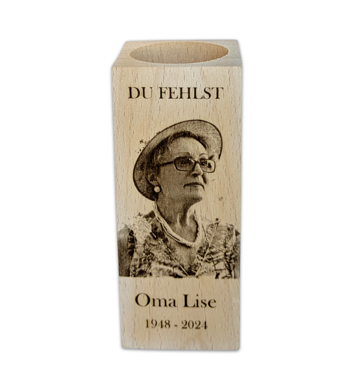 Personalisierter Teelichthalter aus Holz mit Foto & Gravur – einzigartiges Trauergeschenk zur Erinnerung an geliebte Menschen. Mit Namen, Datum & Spruch individuell gestaltbar.