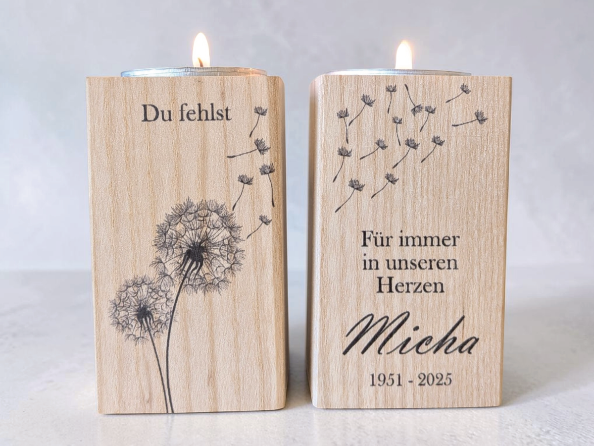 Trauerkerze aus Holz personalisiert.