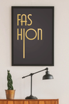 Für alle die Mode lieben ist dieses minimalistische Fashion-Poster, in goldener Schrift und im Art Deco Stil das richtige.