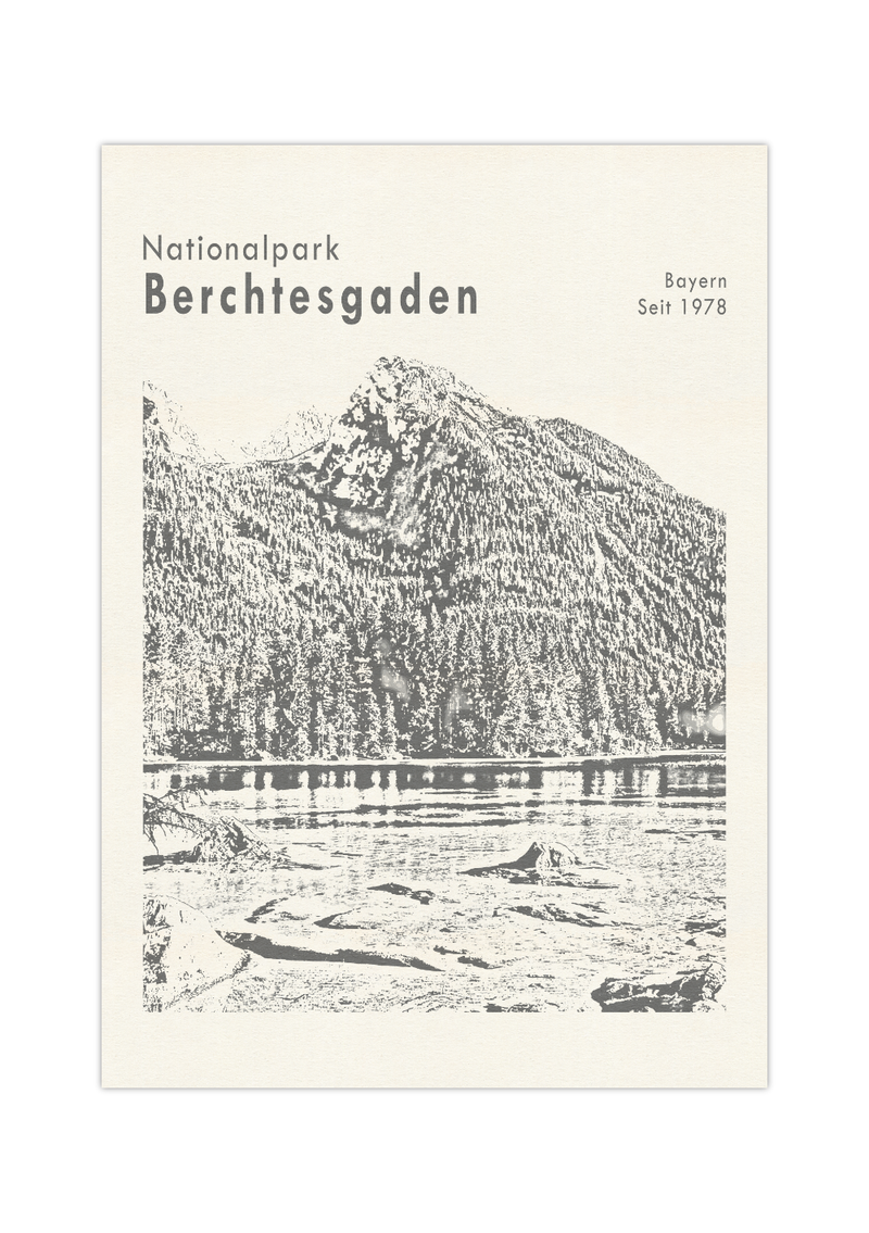 Dieses Poster zeigt eine Ansicht des Königssees im Nationalpark Berchtesgaden, Bayern. 