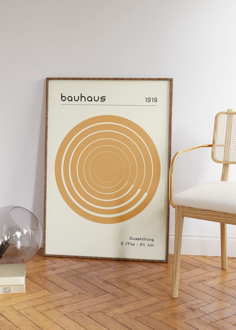 Das Poster im Bauhaus-Stil  zeigt dir eine Spirale im Kreis in Grün oder Orange.