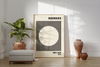 Dieses Bauhaus Poster zeigt dir einen aus Linien ausradierten Kreis in Rot oder Eierschalenweiß. 