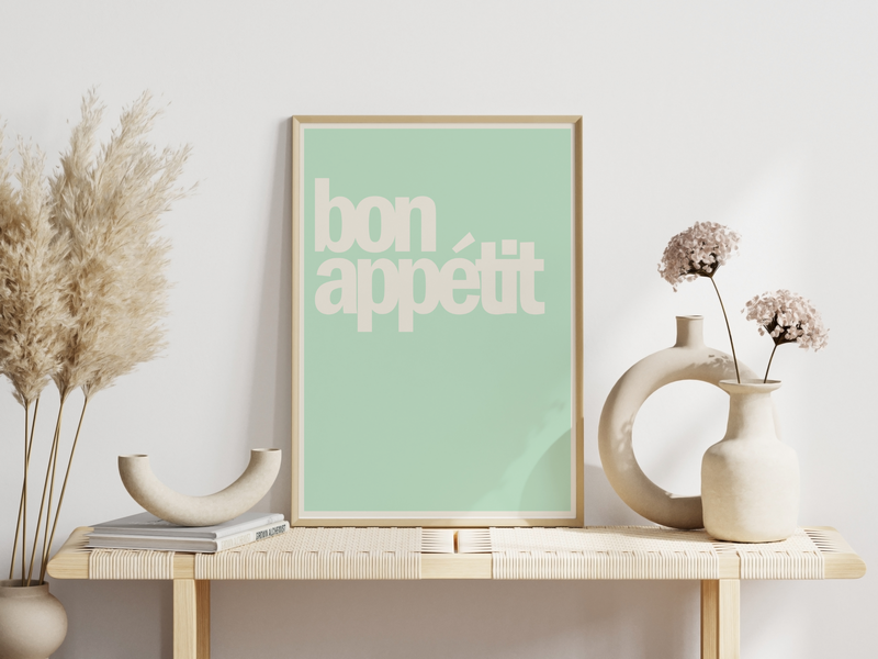 Das Küchenposter zeigt das Wort Bon Appétit in verschiedenen Vintagefarben wie Lachs, Grün, Blau oder Rotbraun. Das minimalistische Bild passt in jede modern gestaltete Küche.