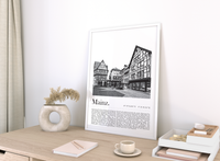 Dieses Poster zeigt dir in Schwarz Weiß eine Fotografie der Altstadt der Landeshauptstadt Mainz in Rheinland-Pfalz. 