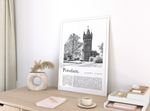 Dieses Poster zeigt dir in Schwarz Weiß eine Fotografie des Flatowturm im Stadtteil Babelsberg der Landeshauptstadt Potsdam in Brandenburg. 