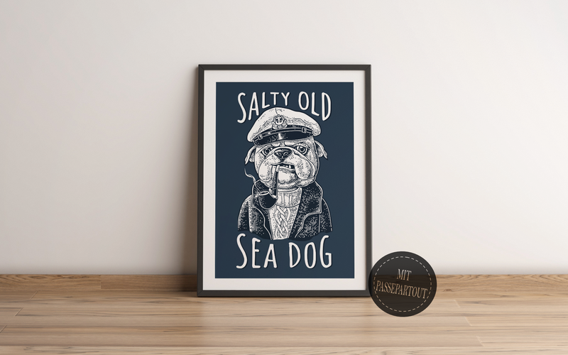 Das Poster zeigt dir auf blauem Hintergrund einen gezeichneten Hund als Seemann, inklusive Seemannsmütze und den Spruch Salty Old Sea Dog.