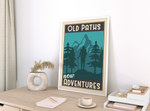 Diese Poster ist die ideale Deko für alle Wanderer, Camper oder Bergleute. Das Bild ist im Vintage Stil in Blau und Beige gehalten und mit dem Spruch  " Old Paths New Adventures" versehen.